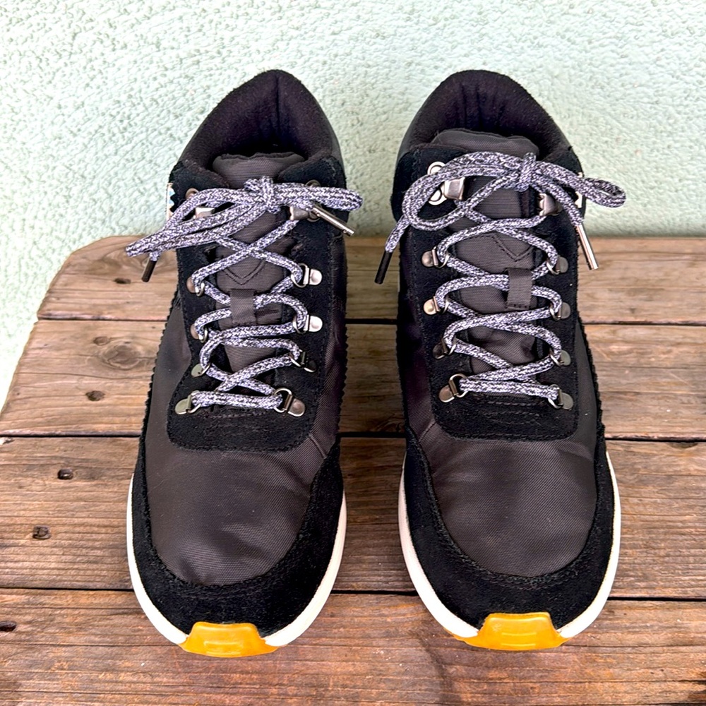 Like New! TOMS Cascada Comfort Waterproof Suede & Tech Nylon Sneaker Boots (8US)